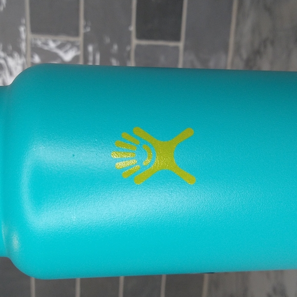 Limited Edition Hawaii Hydro Flask 40oz widemouth water bottle - Picture 7 of 8